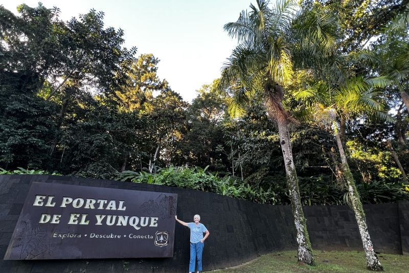 Kristi - El Yunque entrance45
