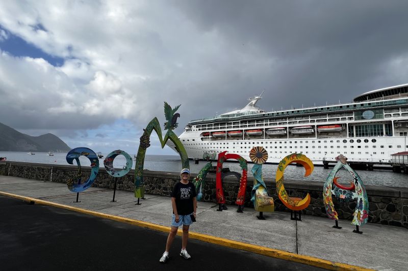 Cruise Ship in Roseau58