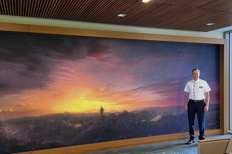 One of the many beautiful backlit murals1