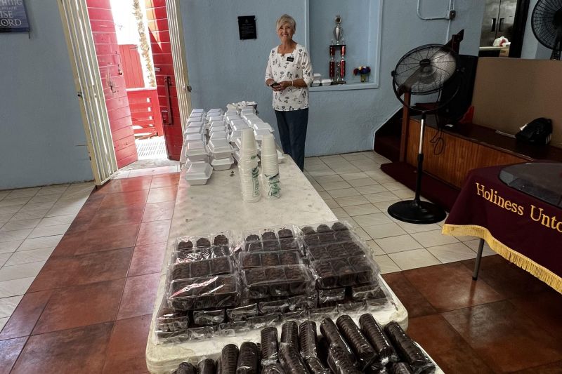 Salvation Army - ready to serve lunch31