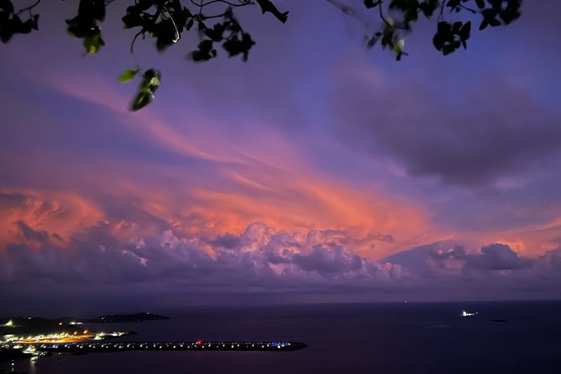 Sunset over the St Thomas airport24