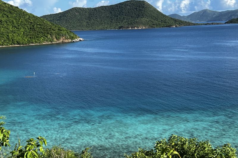 Caribbean blue water9